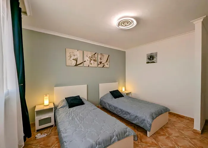 Comfortable 2-Bedroom Duplex In Playa Paraiso With Ocean View, Balcony, And Shared Pool
