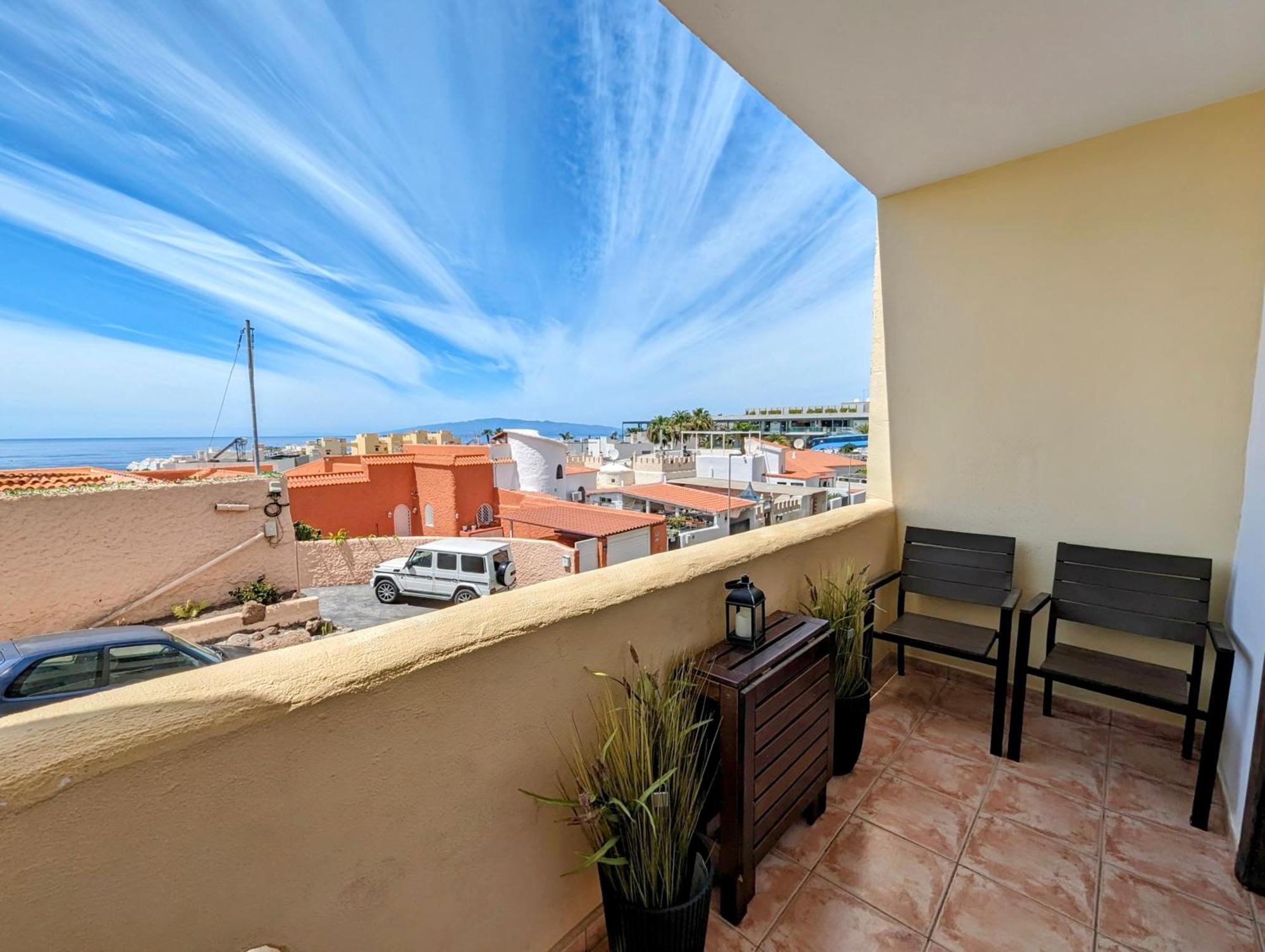 Comfortable 2-bedroom Duplex In Playa Paraiso With Ocean View, Balcony, And Shared Pool Costa Adeje (Tenerife)